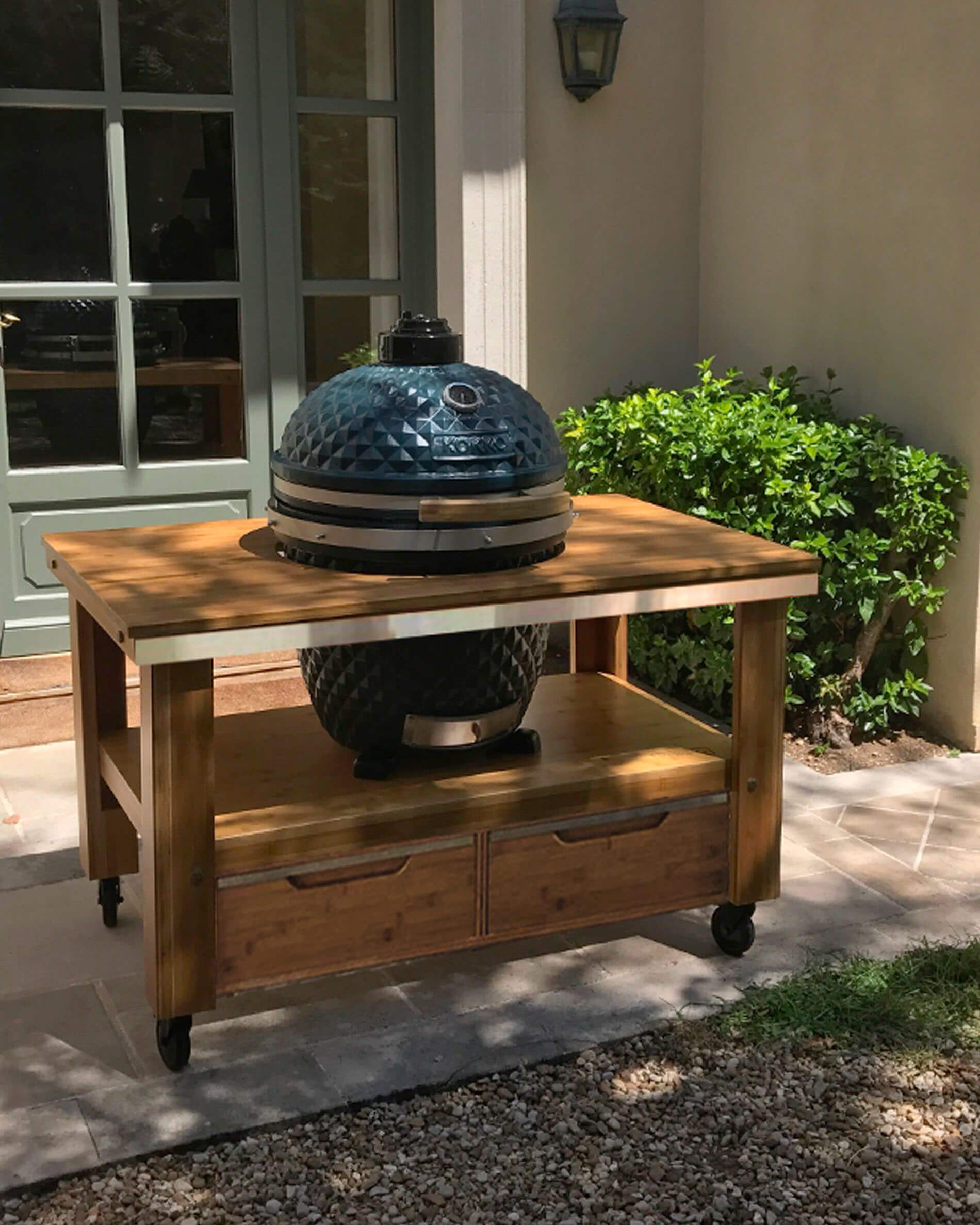 Carrello in legno con cassetti
