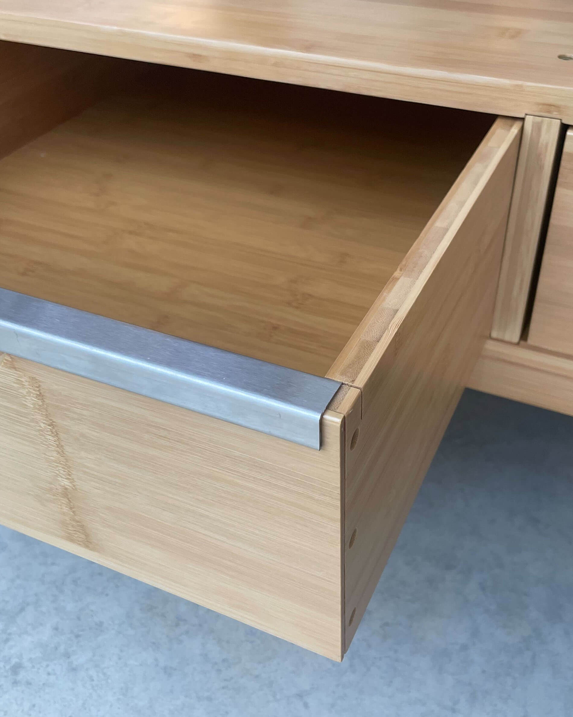 Houten trolley met laden