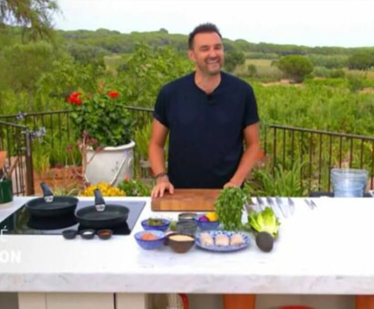 Cyril Lignac cucina con il kamado Kokko
