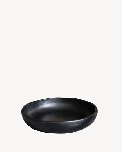 Assiette en argile noire Chamba