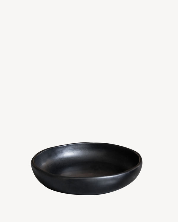 Assiette en argile noire Chamba