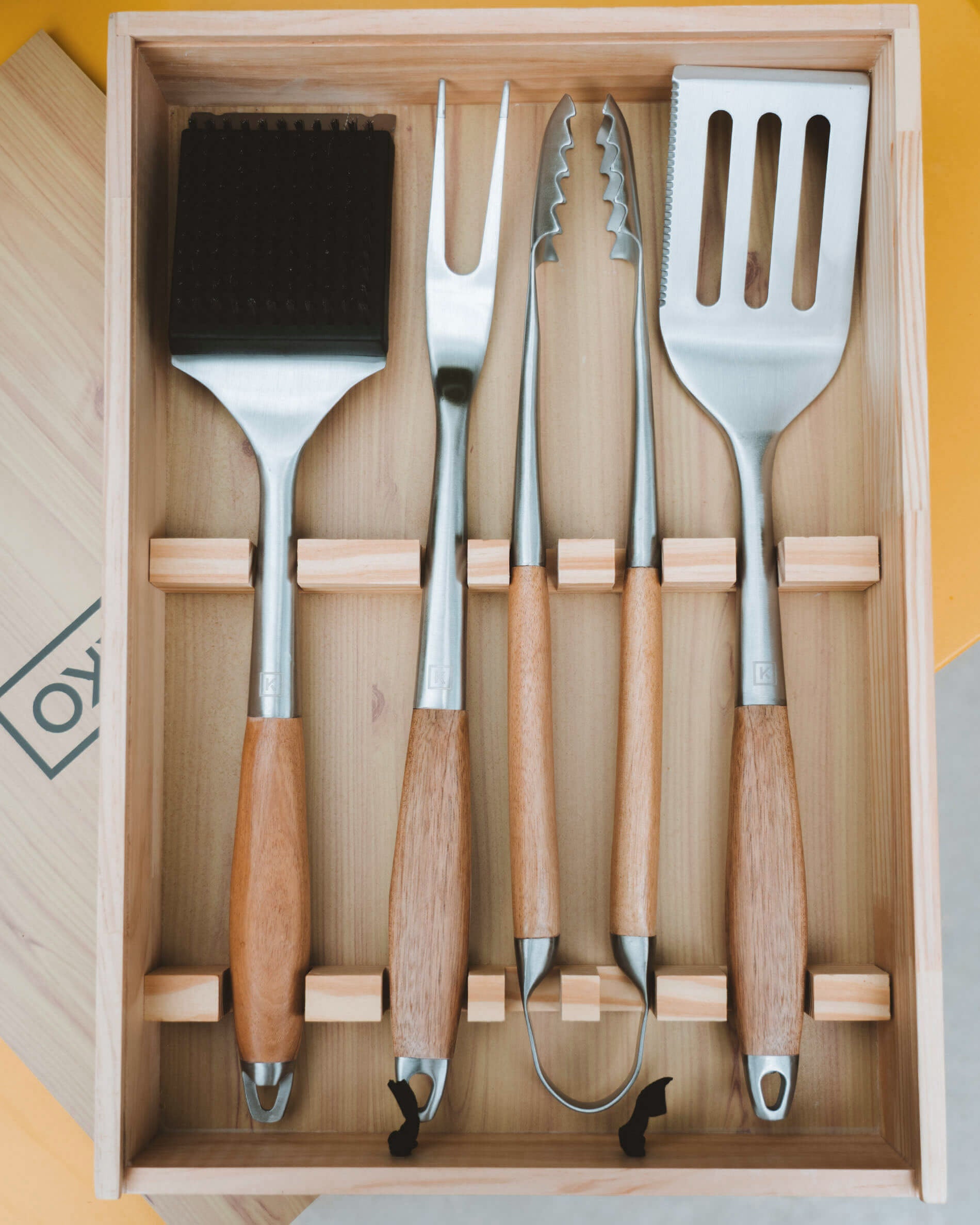 Coffret d'ustensiles en bois d'accacia