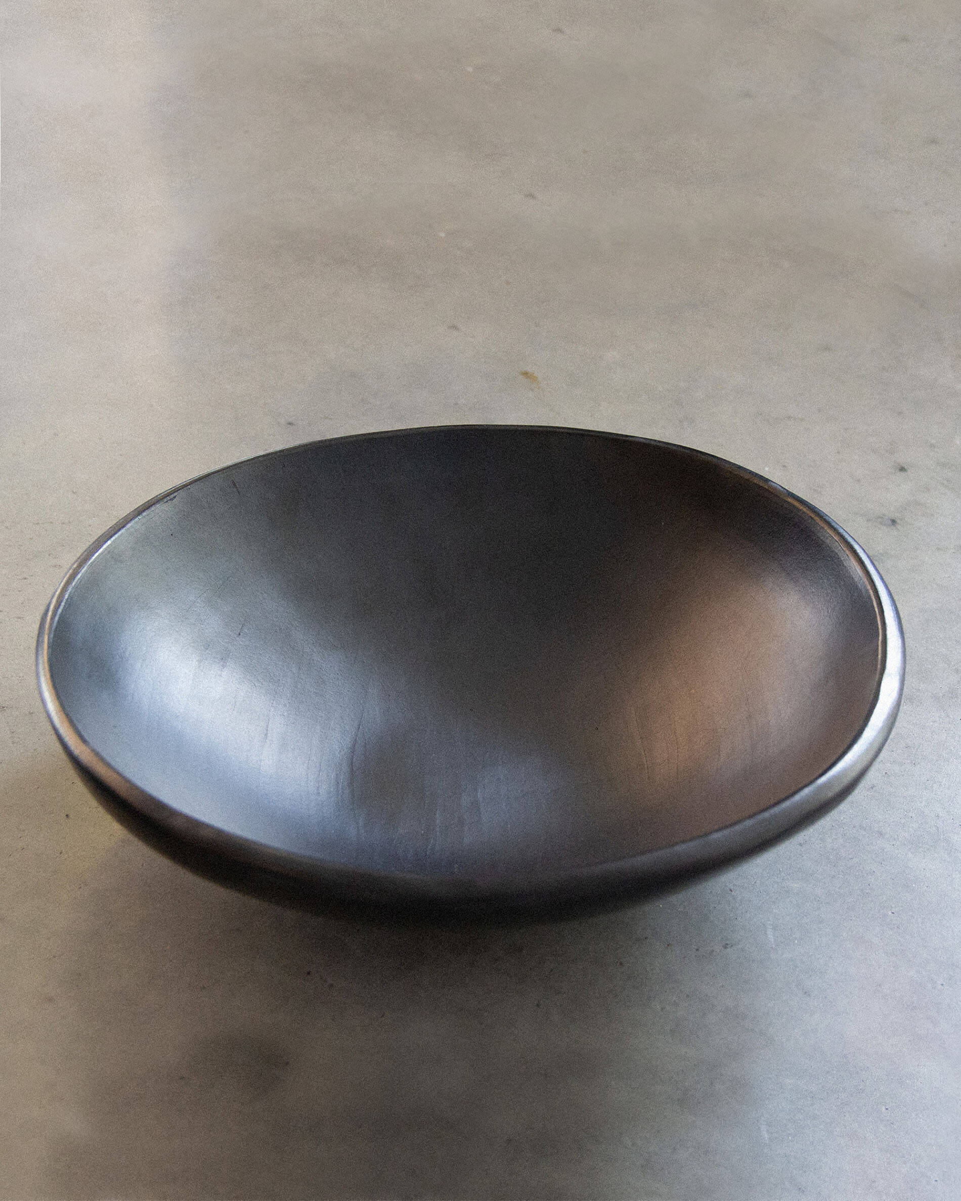 Grande coupe en argile noire Chamba