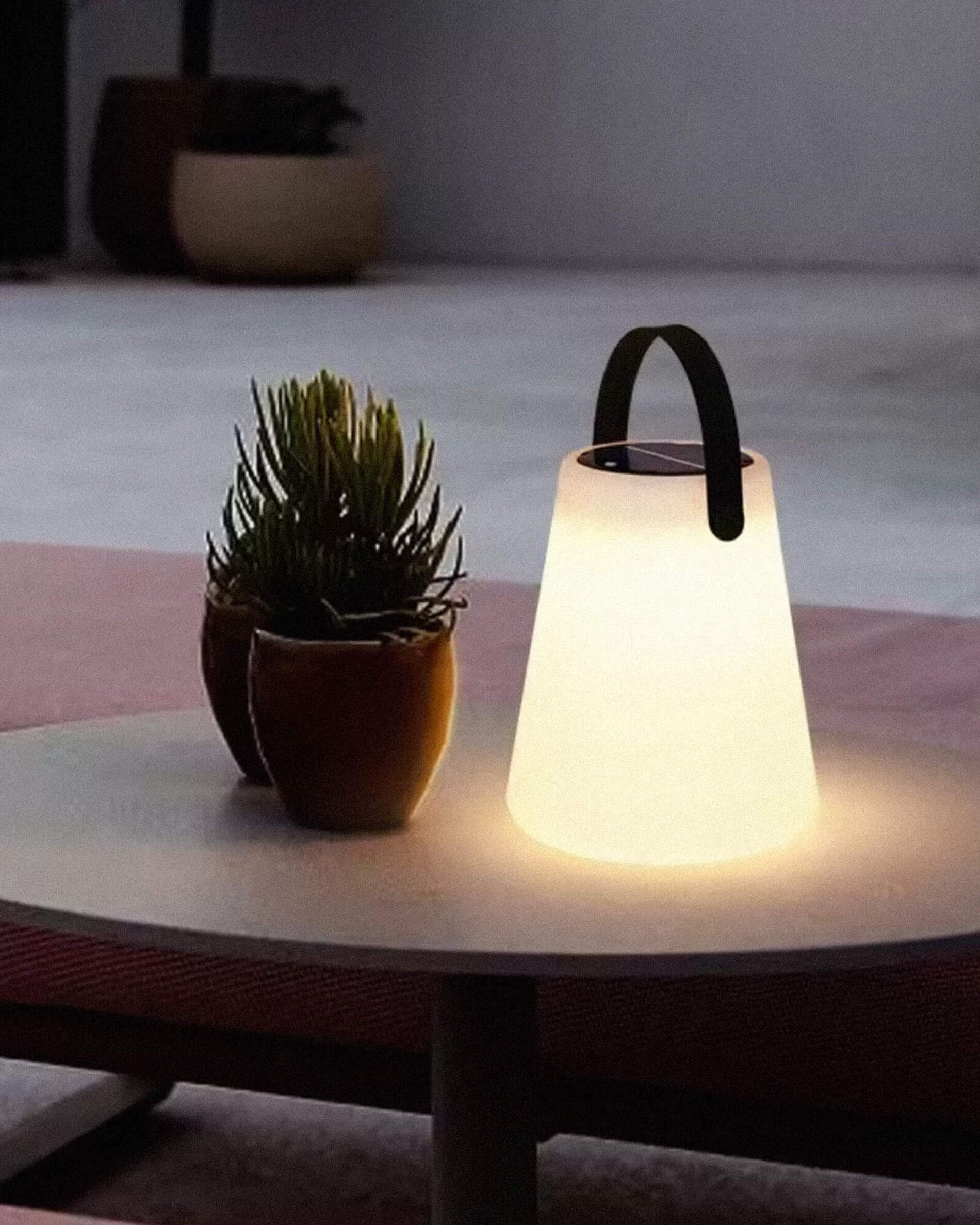 Lampe d’extérieur cône solaire