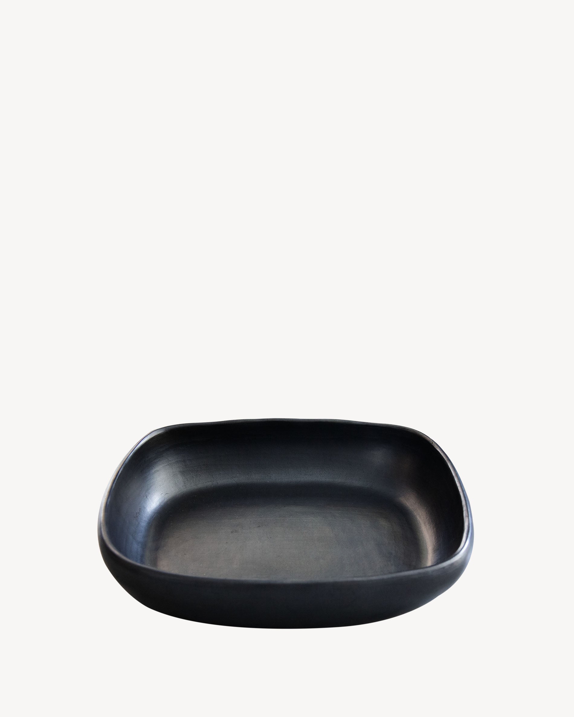 Plat en argile noire Chamba