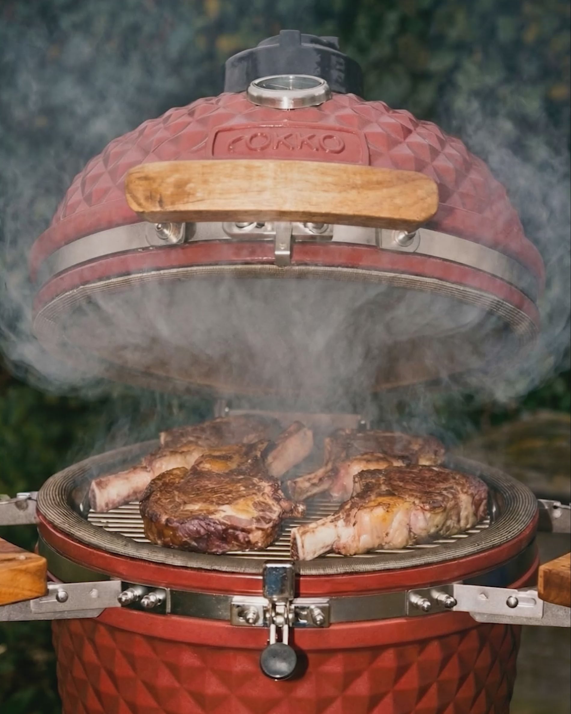 Charger la vidéo : Kokko Original L - Kamado 18" (Ø 46 cm)