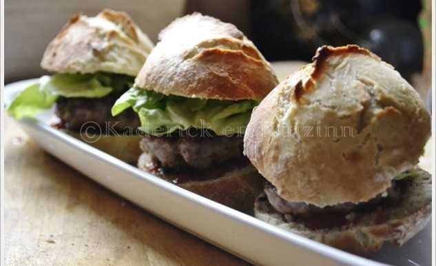 Mini hamburguesa de cerdo y manzana