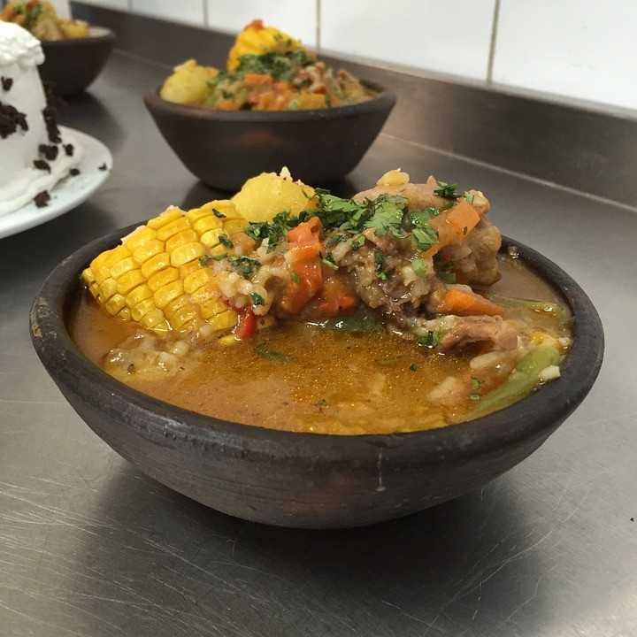 sopa de pollo ahumado y maíz ahumado
