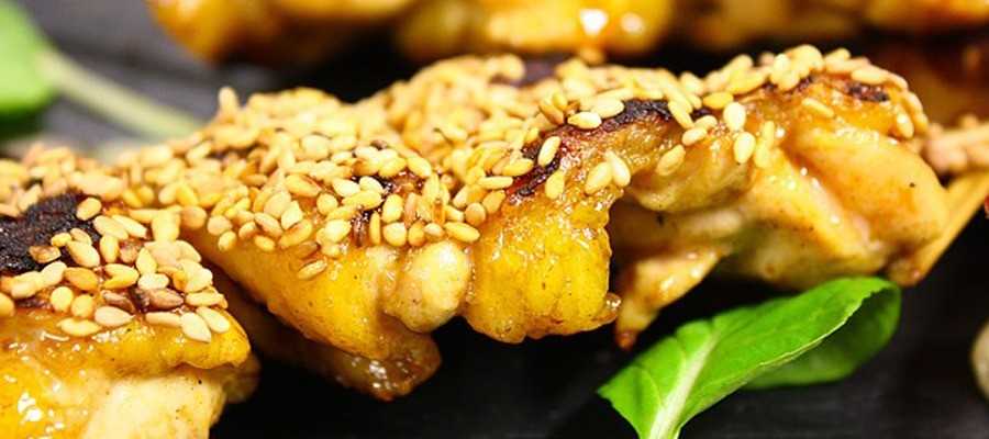 Skewers of chicken with almonds