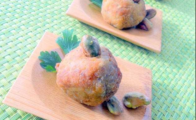Meatballs chicken and pistachios