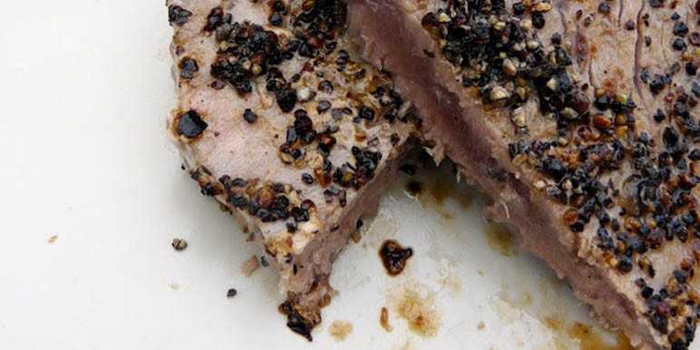 Steak gegrilde tonijn en wortelpuree