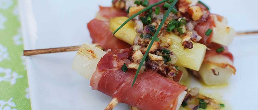 Aspergerolletjes met gerookte ham
